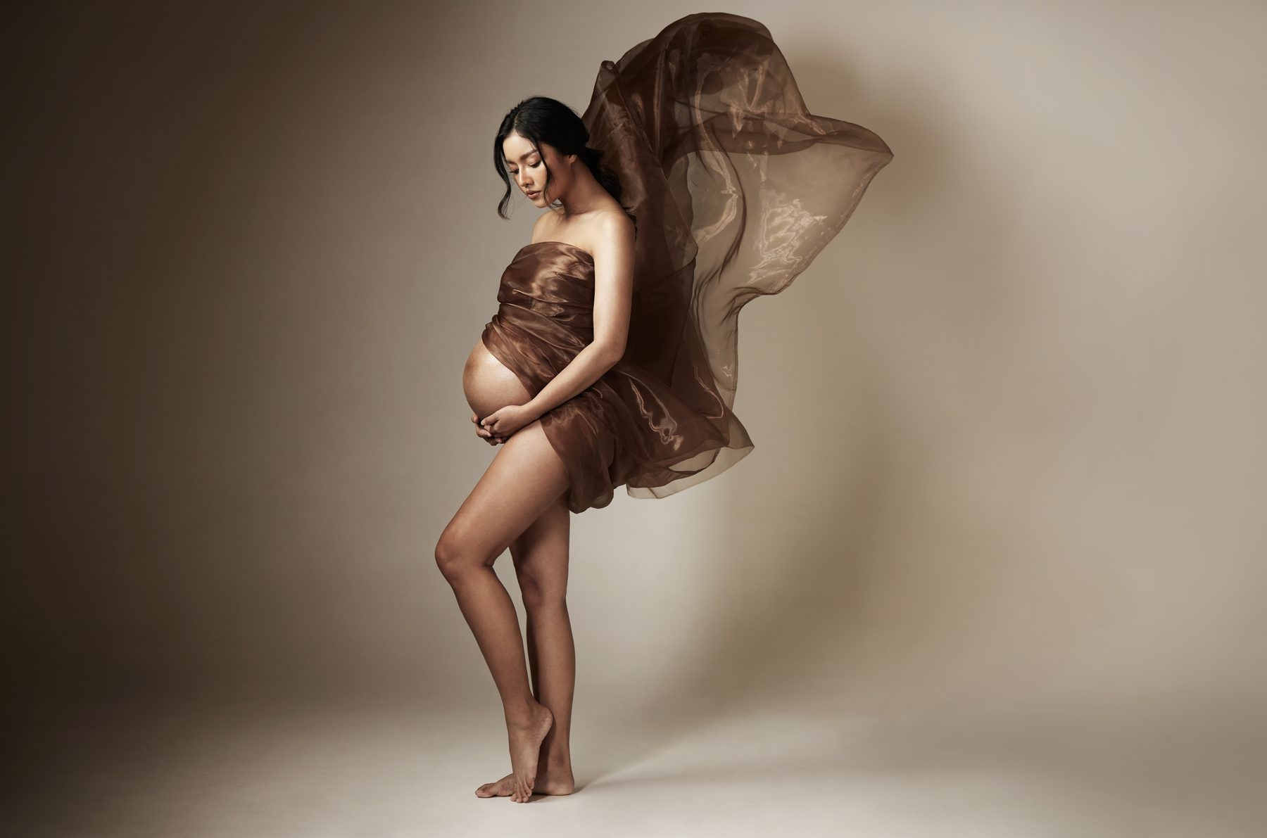 ภาพถ่ายคุณแม่ตั้งครรภ์โดย La Muntra Studio