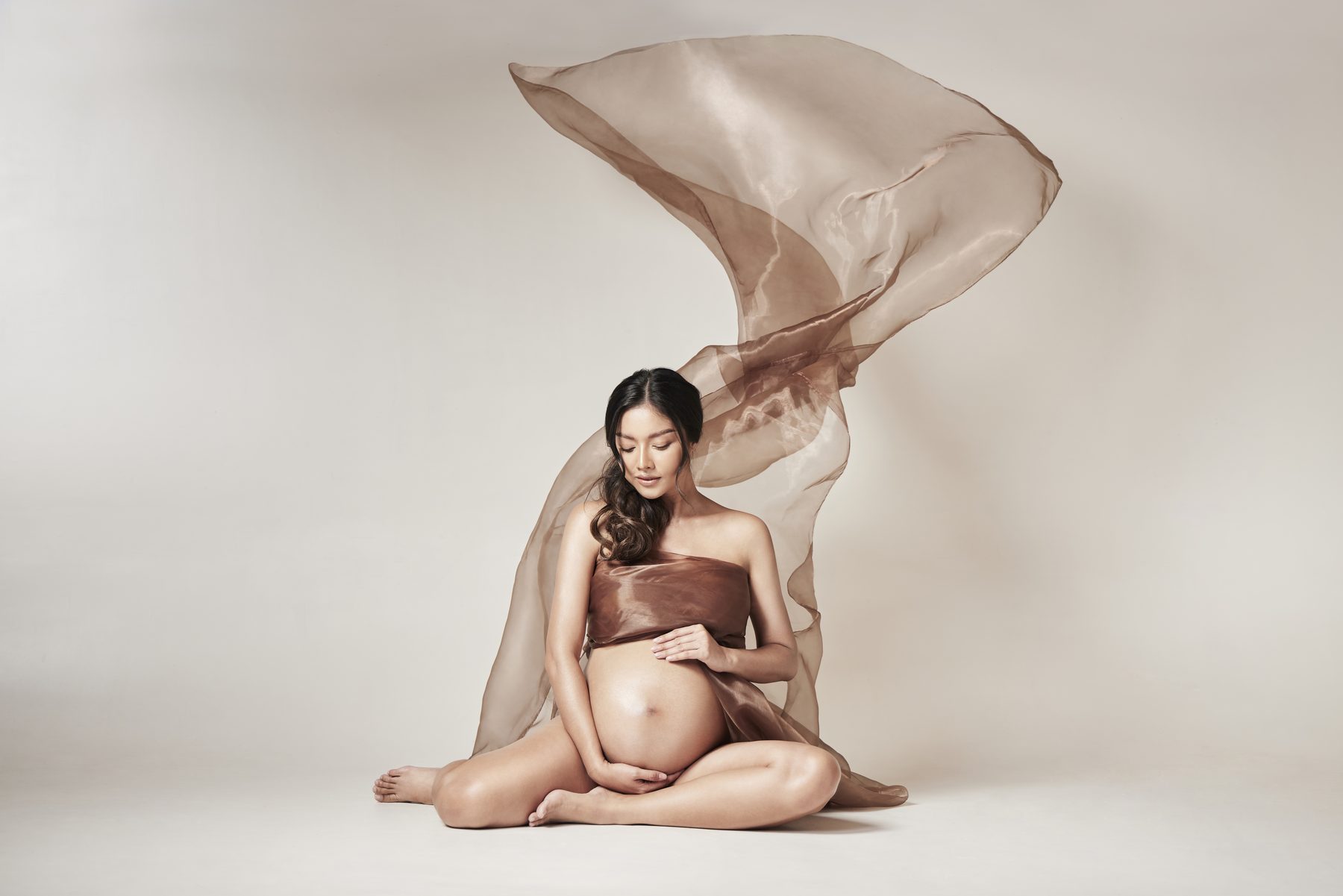 ภาพถ่ายคุณแม่ตั้งครรภ์โดย La Muntra Studio